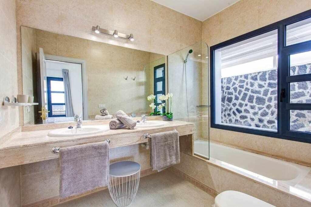 Homu Bianca Fantastica Villa Con Piscina Privad Playa Blanca  Exterior photo